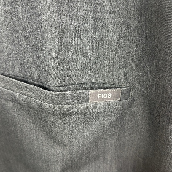 Figs Women’s Casma three pocket scrub top size large. Gray. NWT. - Picture 4 of 11